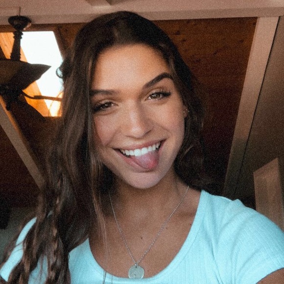 Meet your Posher, Julia - Picture 1 of 1